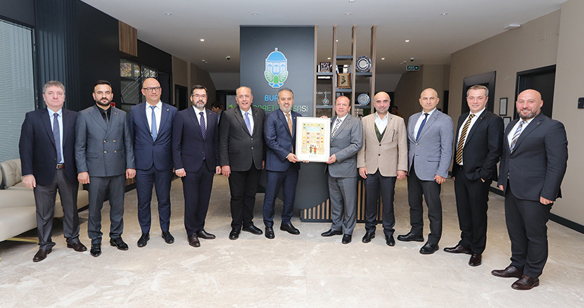  Bursa Büyükşehir Belediye Başkanı Alinur Aktaş’tan, Bursa Ticaret Borsası’na ‘Hayırlı Olsun’ Ziyareti